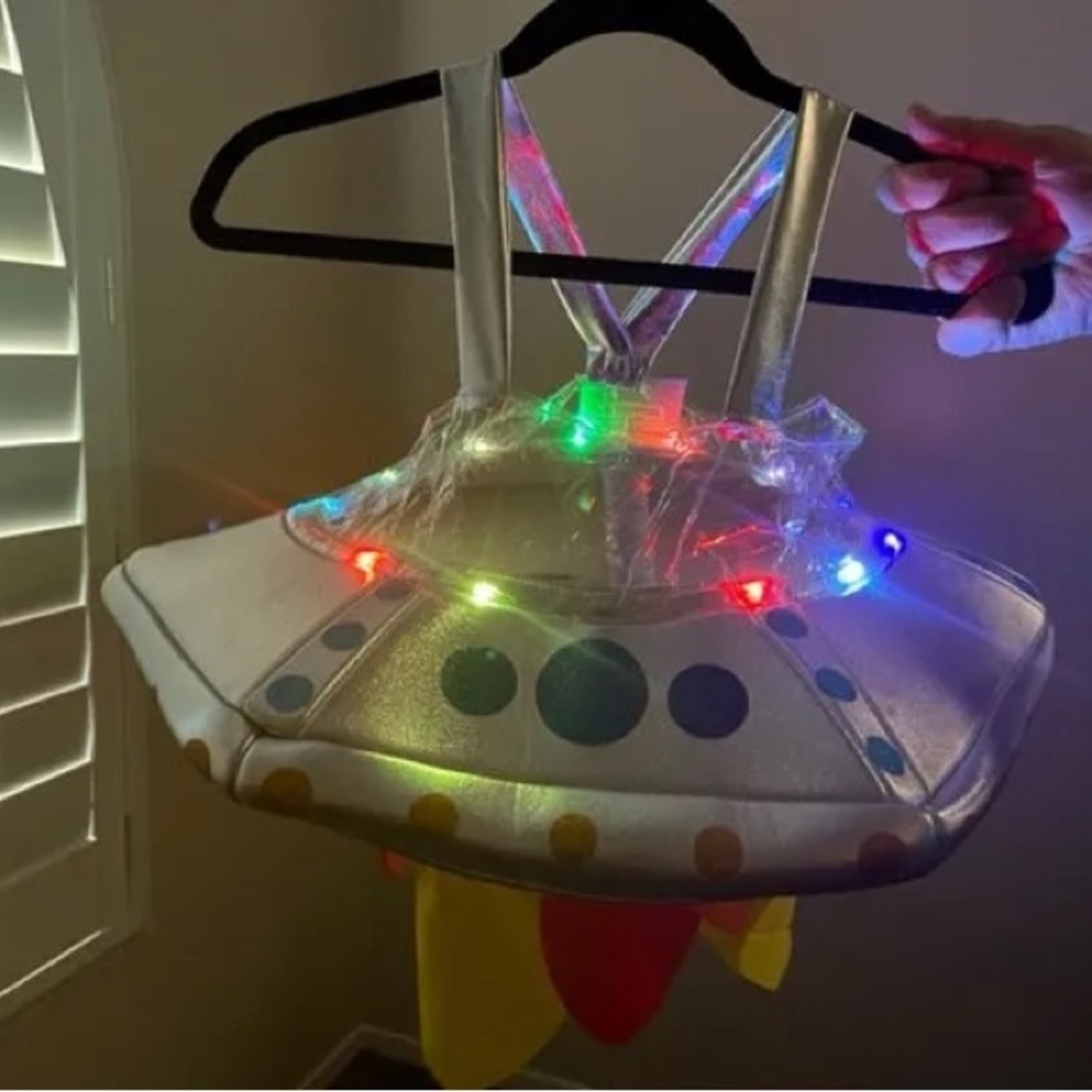 Pottery Barn UFO Space-X Alien Kids Costume Light Up NWT S: 2T 3T - Picture 9 of 10